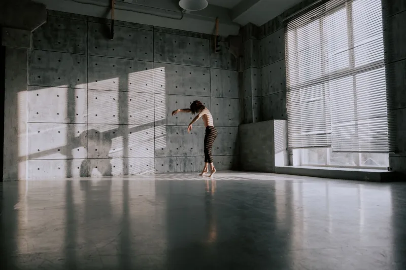 Breathing the Studio In: How Olfactory Experience Is Opening New Frontiers in Choreographic Practice
